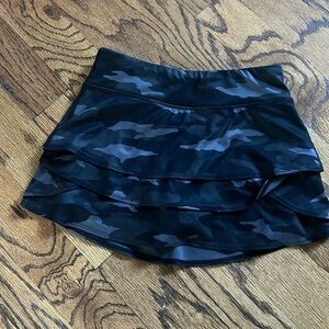 Girls Athleta camo Tennis Skirt Size medium 8-10
